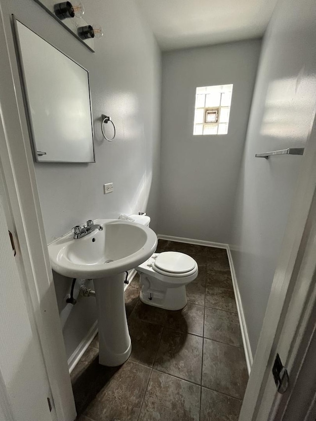 3118 W Douglas Blvd, Chicago, IL 60623 - bathroom with toilet, baseboards, and tile patterned floors