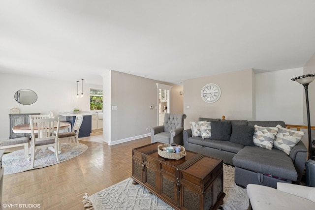 202 W Tanglewood Dr, Arlington Heights, IL 60004 - living area with baseboards