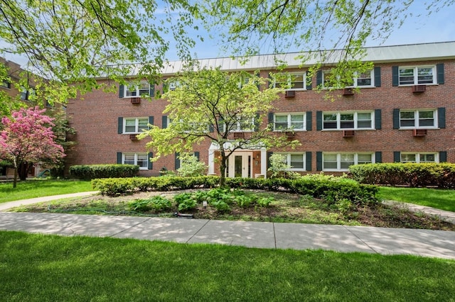 view of apartment building / complex