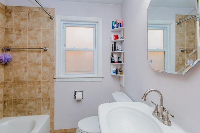 5236 N Mobile Ave, Chicago, IL 60630 - full bathroom featuring a sink, toilet, and shower / tub combination