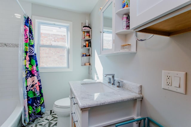 5236 N Mobile Ave, Chicago, IL 60630 - full bathroom featuring toilet, vanity, and shower / bath combination with curtain