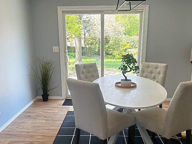 620 Teton Cir, Carol Stream, IL 60188 - dining area featuring baseboards and light wood-type flooring