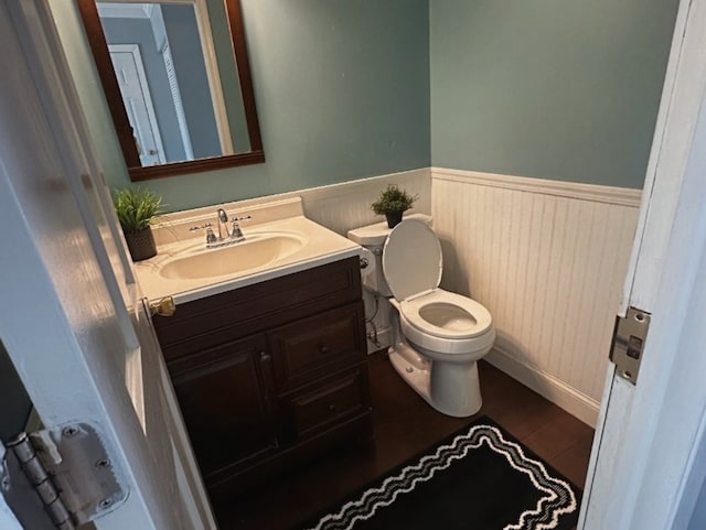 620 Teton Cir, Carol Stream, IL 60188 - half bath featuring wainscoting, toilet, and vanity