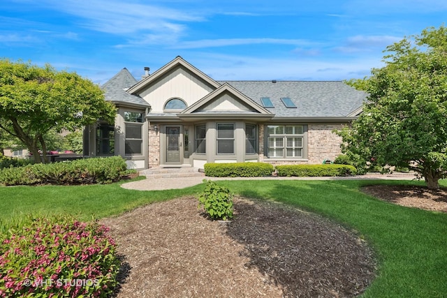 10428 Morningside Ct, Orland Park, IL 60462 - view of front of property featuring a front yard and a shingled roof