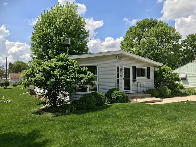 116 N Beech St, Princeton, IL 61356 - view of front of home with a front lawn