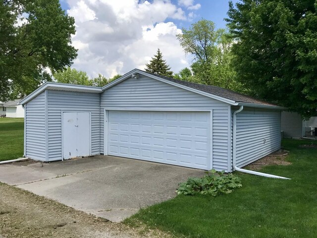 116 N Beech St, Princeton, IL 61356 - view of garage