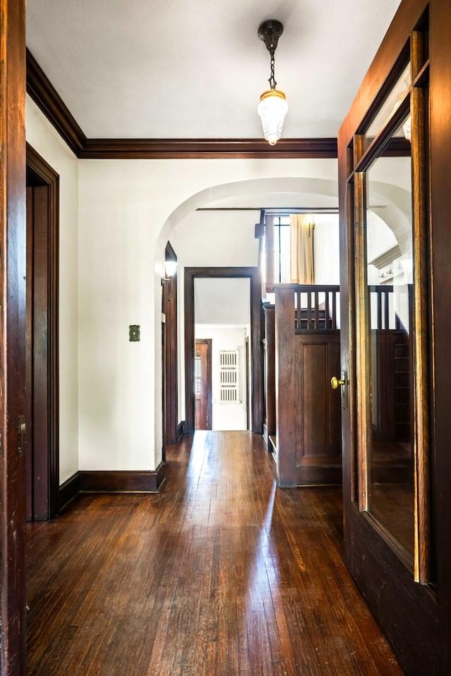 546 Elmwood Ct, El Paso, IL 61738 - foyer with arched walkways, wood-type flooring, baseboards, and crown molding