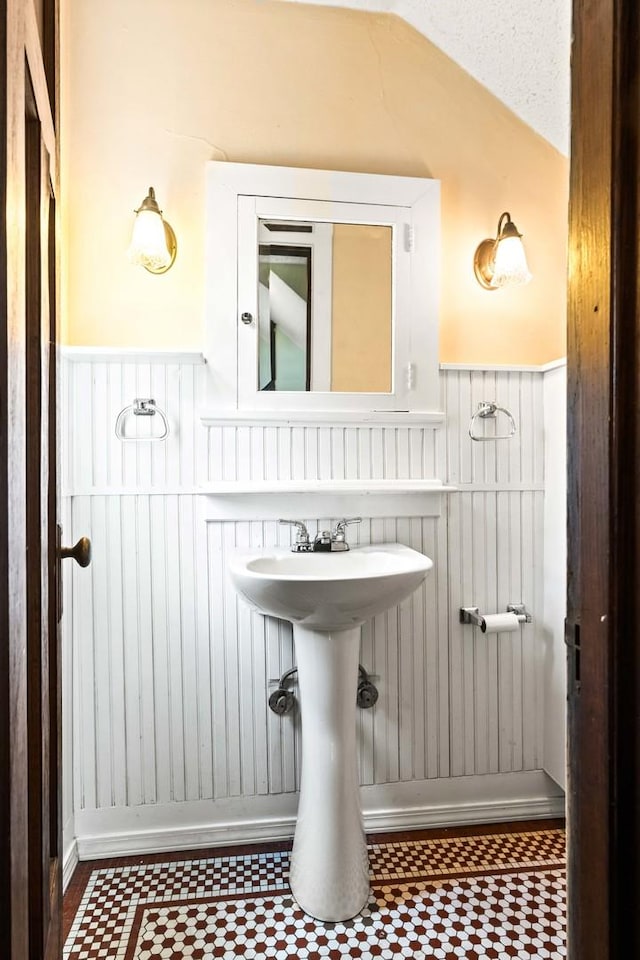 546 Elmwood Ct, El Paso, IL 61738 - bathroom featuring a wainscoted wall