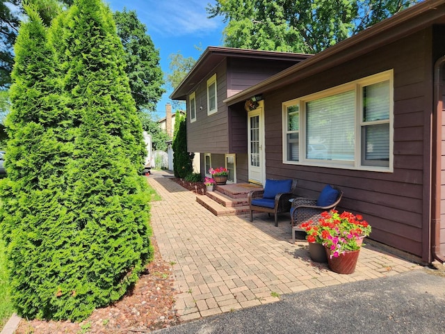 2810 Brentwood Ln, Mchenry, IL 60050 - view of patio