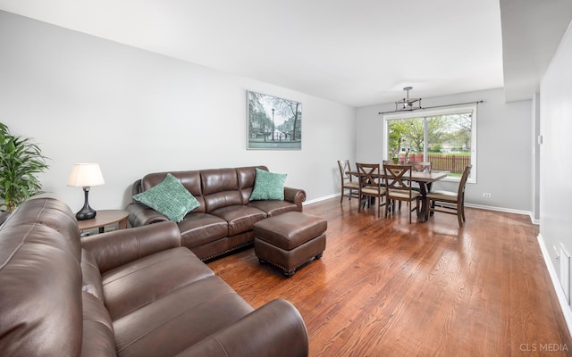 658 Cutter Ln, Elk Grove Village, IL 60007 - living area featuring baseboards and wood finished floors