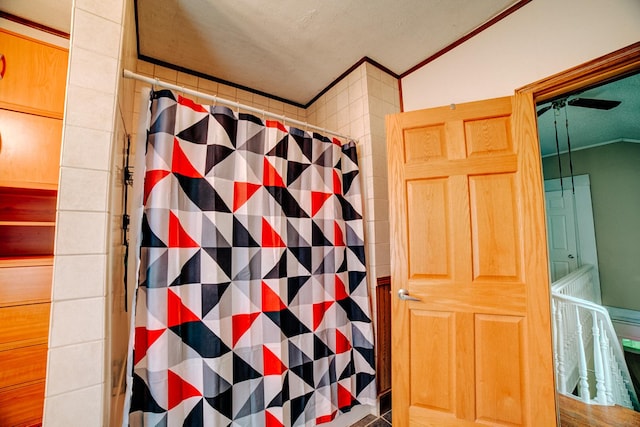 407 E Mulberry St, Watseka, IL 60970 - full bath with a shower with shower curtain and ornamental molding
