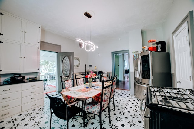 407 E Mulberry St, Watseka, IL 60970 - dining room with light floors and a chandelier