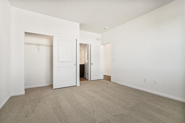 unfurnished bedroom featuring carpet floors, baseboards, and a closet