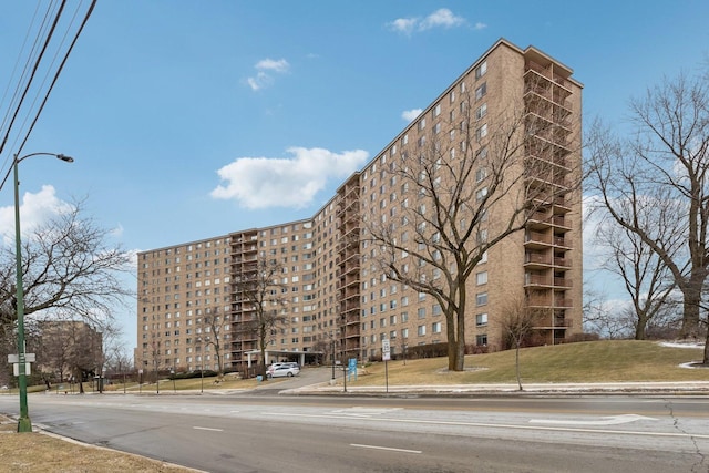 view of apartment building / complex