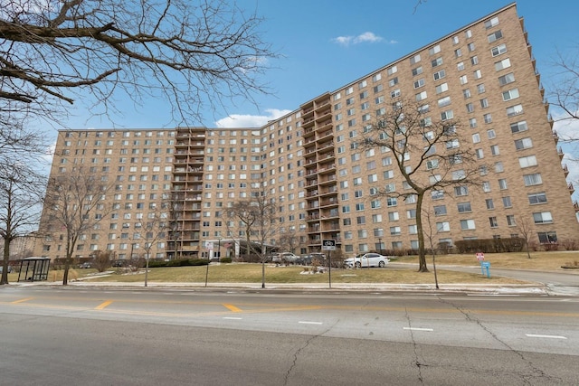 view of apartment building / complex