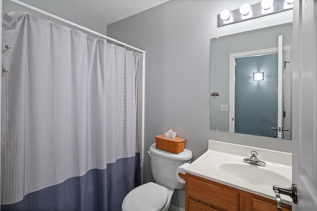421 Sunset Dr, Colfax, IL 61728 - bathroom featuring vanity, toilet, a textured ceiling, and a shower with shower curtain