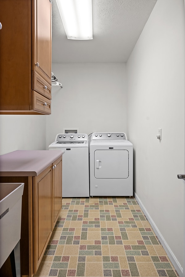 421 Sunset Dr, Colfax, IL 61728 - clothes washing area featuring cabinet space, washing machine and dryer, and baseboards