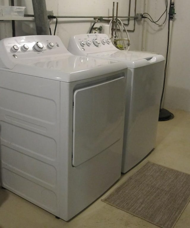 washroom with washing machine and clothes dryer
