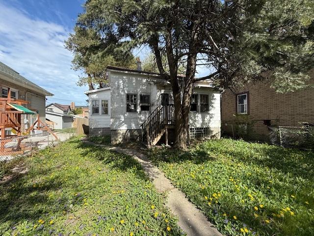 2843 N New England Ave, Chicago, IL 60634 - back of property featuring fence