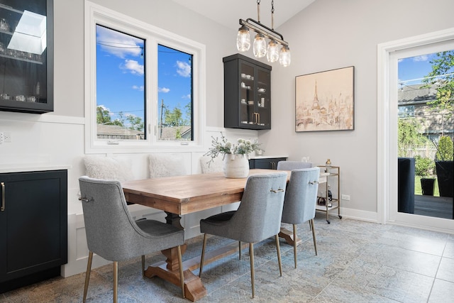 7929 N Octavia Ave, Niles, IL 60714 - dining space with vaulted ceiling