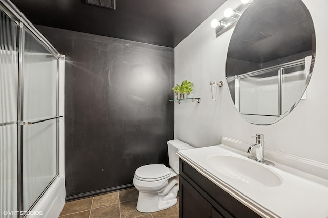 bathroom with toilet, vanity, and enclosed tub / shower combo
