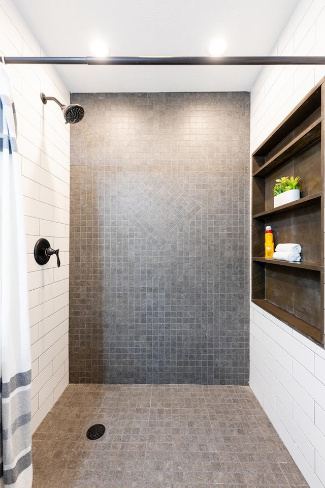 502 Deerpath St, Tolono, IL 61880 - bathroom featuring a tile shower and recessed lighting