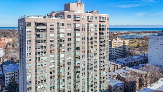 720 W Gordon Ter Unit 4A, Chicago, IL 60613 - view of apartment building / complex featuring a water view and a view of city