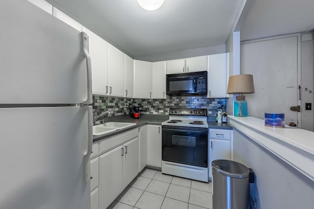 720 W Gordon Ter Unit 4A, Chicago, IL 60613 - kitchen with freestanding refrigerator, black microwave, electric stove, a sink, and backsplash