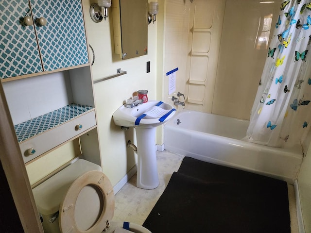 931 S Nelson Ave, Kankakee, IL 60901 - bathroom with tile patterned floors, shower / tub combo with curtain, toilet, and baseboards
