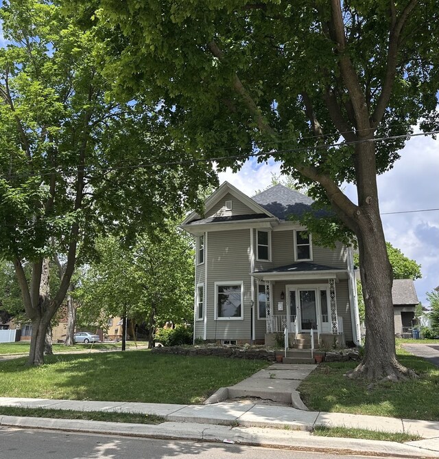 1527 7th St, Peru, IL 61354 - view of front of property with a front yard