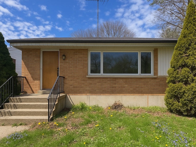 112 Burton Ave, Waukegan, IL 60085 - view of front of home featuring brick siding