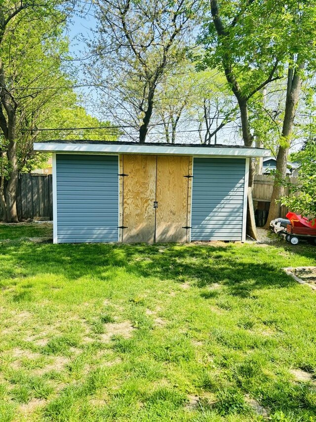 321 Lewis Ave, Wauconda, IL 60084 - view of outbuilding featuring an outbuilding