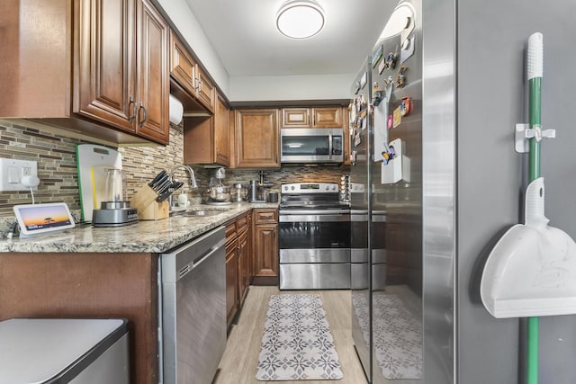 1787 W Algonquin Rd Unit 1B, Mount Prospect, IL 60056 - kitchen featuring stainless steel appliances, a sink, tasteful backsplash, and light wood-style flooring