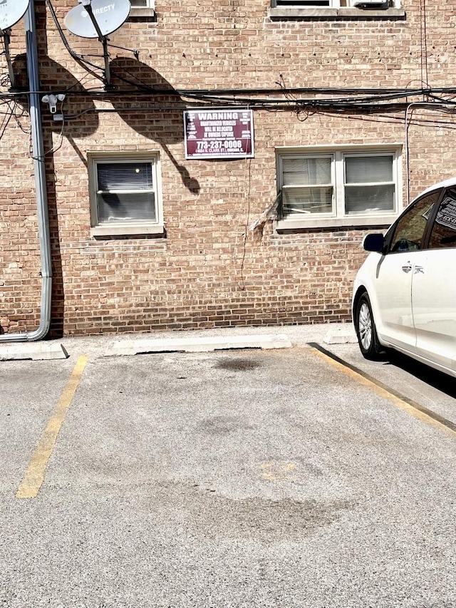 1711 W Estes Ave Unit 2N, Chicago, IL 60626 - view of uncovered parking lot