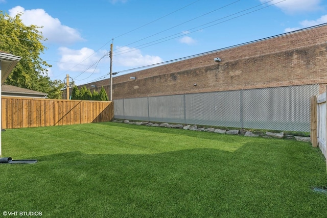 7337 N Mcvicker Ave, Chicago, IL 60646 - view of yard