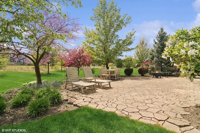 11 Crystal Downs Dr, Hawthorn Woods, IL 60047 - view of patio / terrace