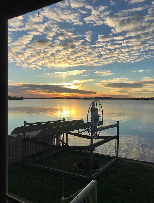 dock featuring a water view