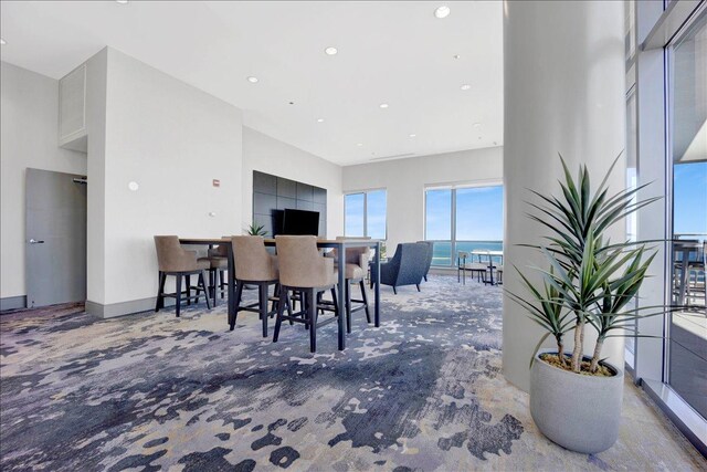 dining area with carpet floors, recessed lighting, and baseboards