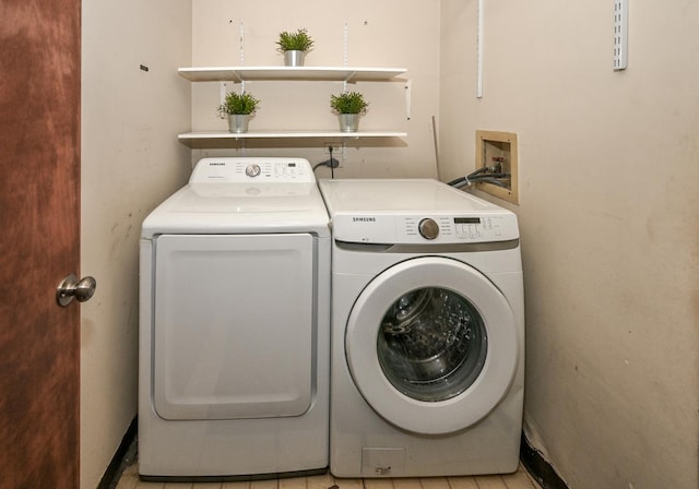 928 Surrey Dr Unit 1A, Schaumburg, IL 60193 - laundry area with separate washer and dryer and baseboards