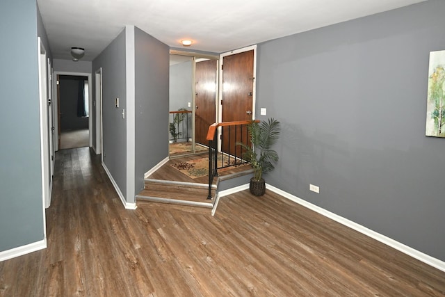 928 Surrey Dr Unit 1A, Schaumburg, IL 60193 - corridor with wood finished floors and an upstairs landing