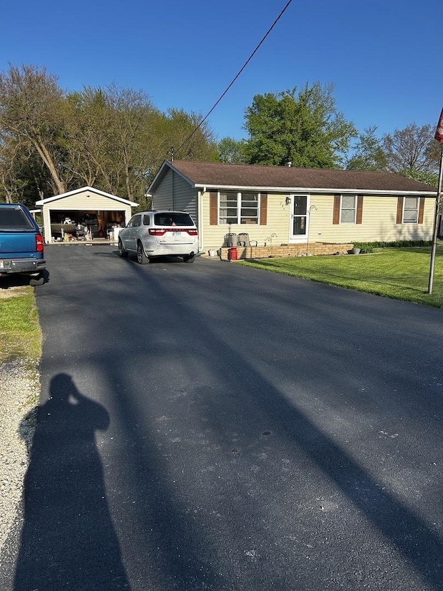 795 N Erie St, Braidwood, IL 60408 - view of front of property featuring a detached carport and a front lawn