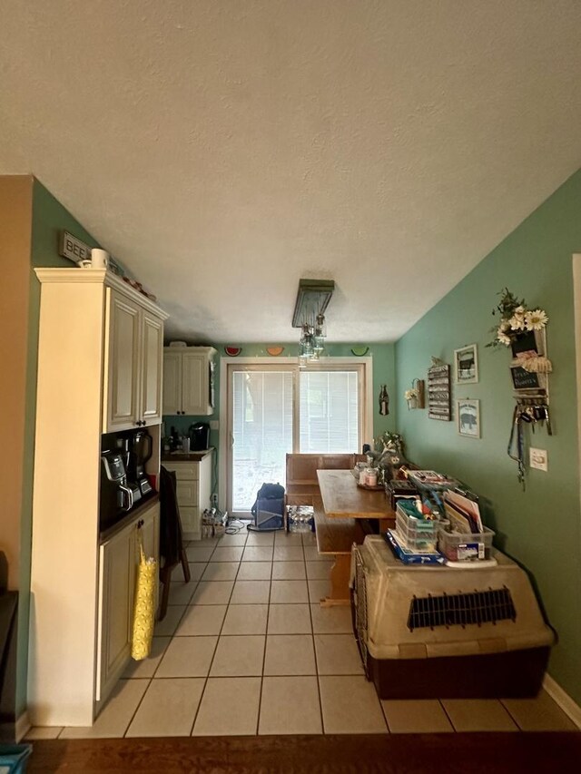 795 N Erie St, Braidwood, IL 60408 - living room featuring light tile patterned floors and a textured ceiling