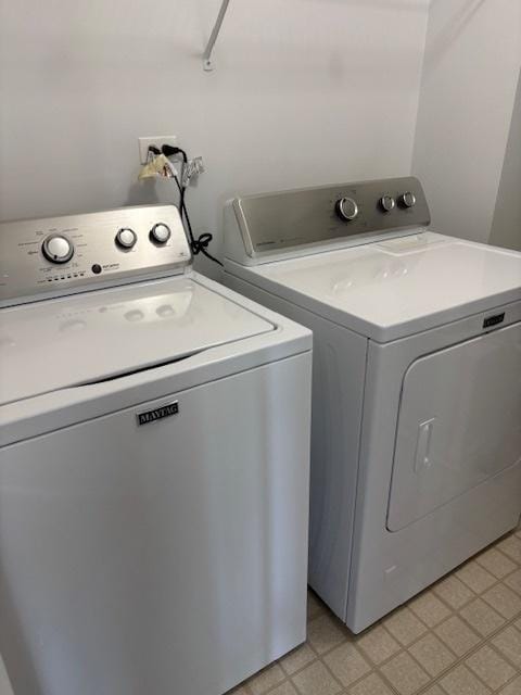 1286 N Red Oak Cir Unit 4, Round Lake Beach, IL 60073 - washroom featuring independent washer and dryer and light flooring