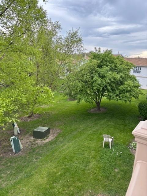 1286 N Red Oak Cir Unit 4, Round Lake Beach, IL 60073 - view of grassy yard