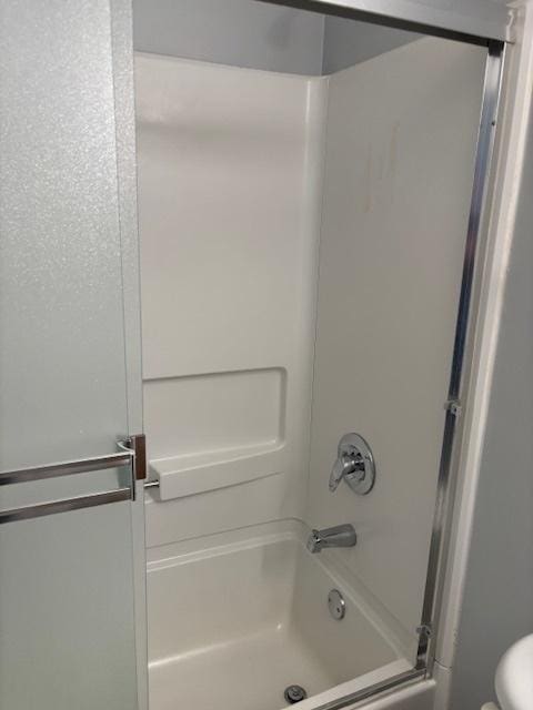 1286 N Red Oak Cir Unit 4, Round Lake Beach, IL 60073 - full bath with toilet and shower / bath combination with glass door