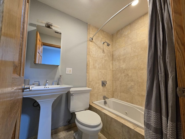 6137 S Kimbark Ave Unit 1, Chicago, IL 60637 - full bath with toilet and tiled shower / bath combo