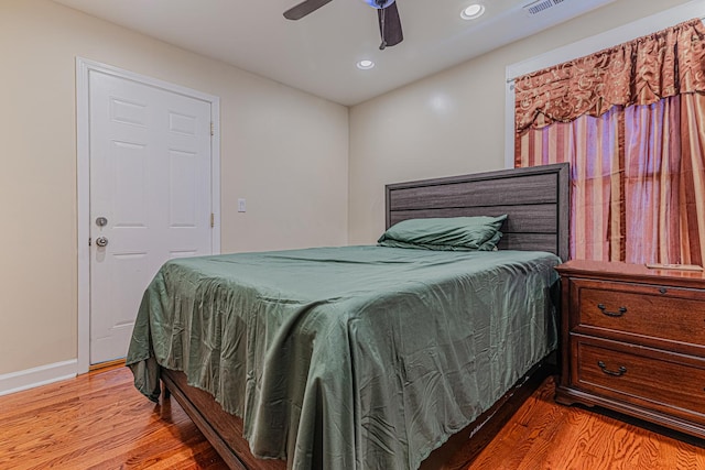 bedroom with wood finished floors, recessed lighting, baseboards, and a ceiling fan