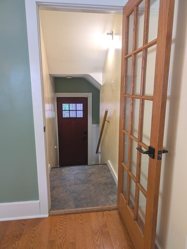 606 S Cedar St, Urbana, IL 61801 - foyer featuring wood finished floors and baseboards