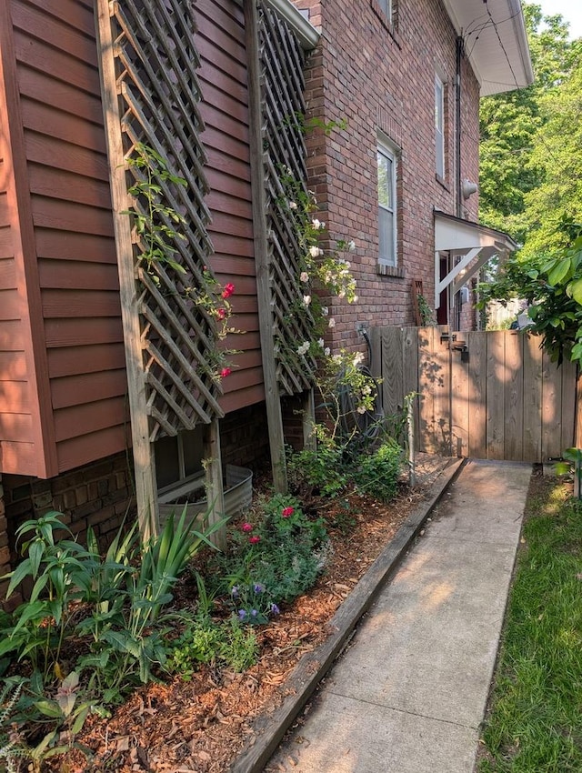 606 S Cedar St, Urbana, IL 61801 - view of side of home with brick siding