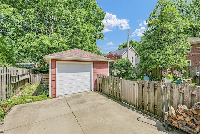 606 S Cedar St, Urbana, IL 61801 - detached garage with concrete driveway